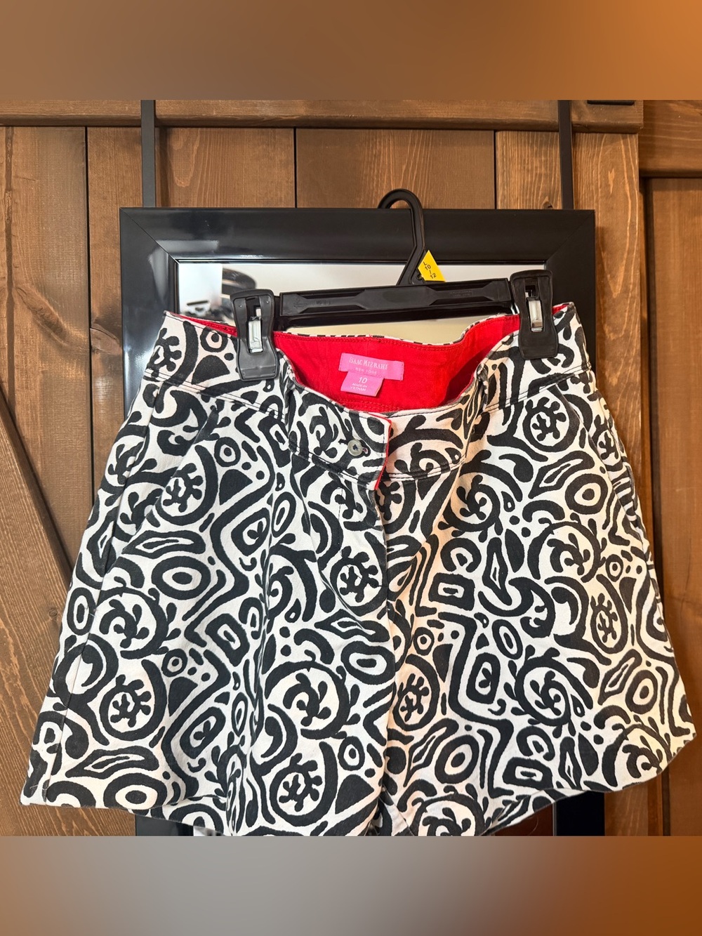 Isaac Mizrahi Black & White Abstract shorts with Red Waist Trim